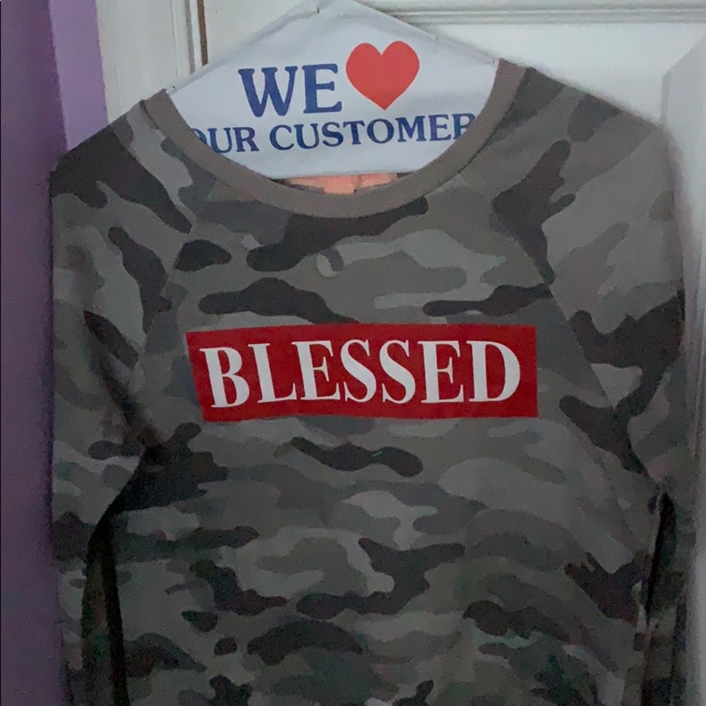 Sweatshirt